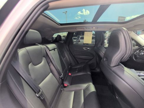 Used 2022 Volvo XC60 B5 Inscription w/ Advanced Package image 31