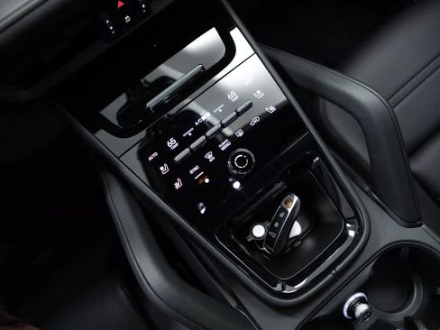 Certified 2026 Porsche Cayenne Coupe AWD/4WD image 27