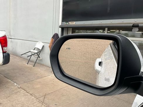 Used 2025 Chevrolet Equinox LT image 18