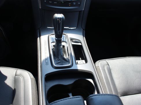 Used 2013 Lincoln MKS FWD image 10
