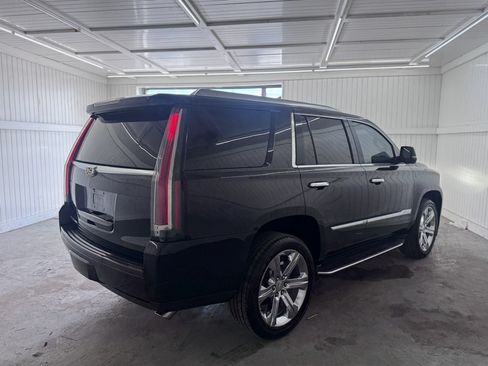 Used 2016 Cadillac Escalade Luxury RWD image 5
