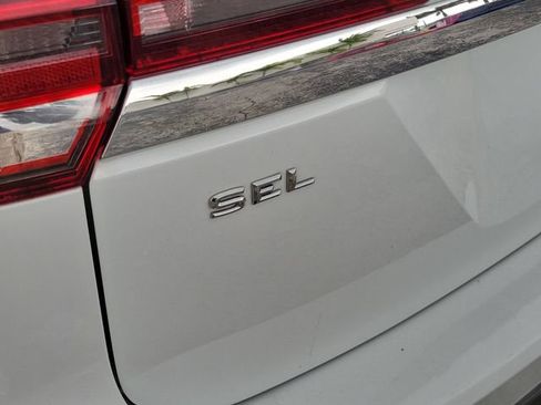 Used 2018 Volkswagen Atlas SEL FWD image 5