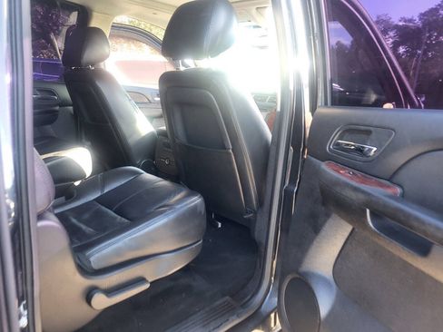 Used 2012 Chevrolet Suburban LT RWD image 15