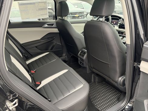 New 2025 Volkswagen Taos SEL image 18