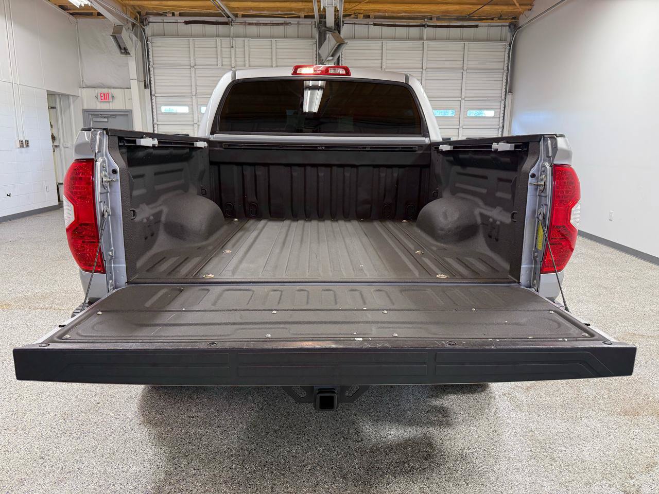 Used 2018 Toyota Tundra Limited AWD/4WD image 23