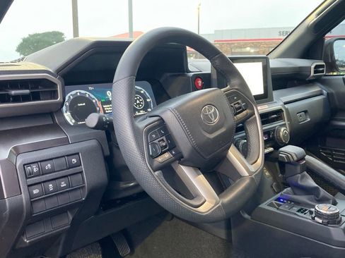 Used 2025 Toyota 4Runner TRD Off-Road AWD/4WD image 9