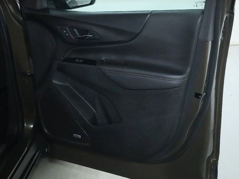 Used 2023 Chevrolet Equinox Premier image 35