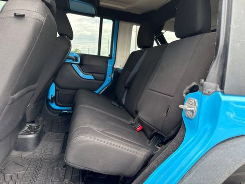 Used 2018 Jeep Wrangler Unlimited Sport S AWD/4WD image 9