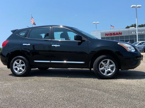 Used 2013 Nissan Rogue S FWD image 1