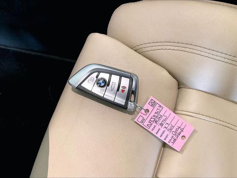 Used 2022 BMW X7 M50i w/ Cold Weather Package image 13