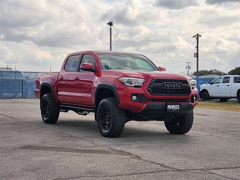 Used 2016 Toyota Tacoma SR image 3