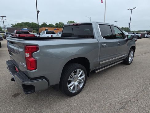 Used 2025 Chevrolet Silverado 1500 High Country AWD/4WD image 9