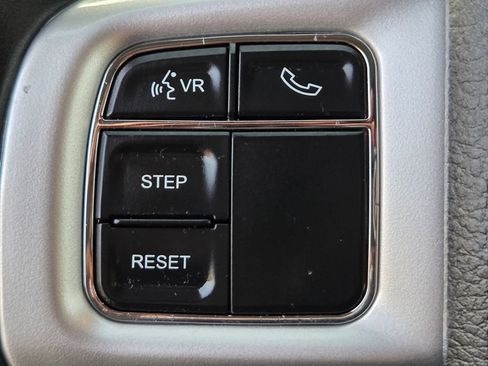 Used 2015 Dodge Grand Caravan SXT w/ UConnect Hands-Free Group image 25