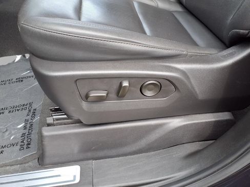 Used 2025 GMC Sierra 1500 SLT AWD/4WD image 21