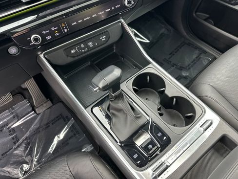 Used 2025 Kia Carnival SX Prestige FWD image 24