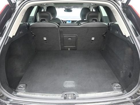 Used 2023 Volvo XC60 B5 Core FWD image 32