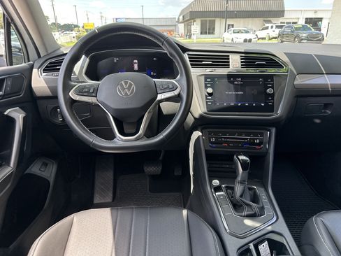 Used 2024 Volkswagen Tiguan SE FWD image 15