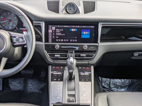 Used 2025 Porsche Macan Turbo image 19
