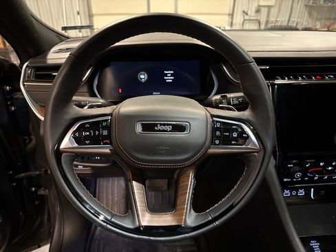 Used 2025 Jeep Grand Cherokee L Summit w/ Advanced Protech Group IV image 12