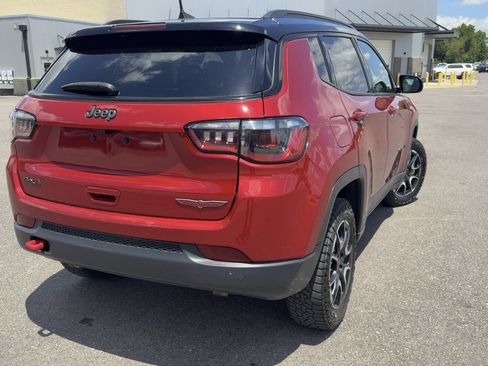 Used 2025 Jeep Compass Trailhawk AWD/4WD image 3