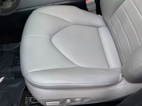 Used 2023 Toyota Highlander XLE AWD/4WD image 19