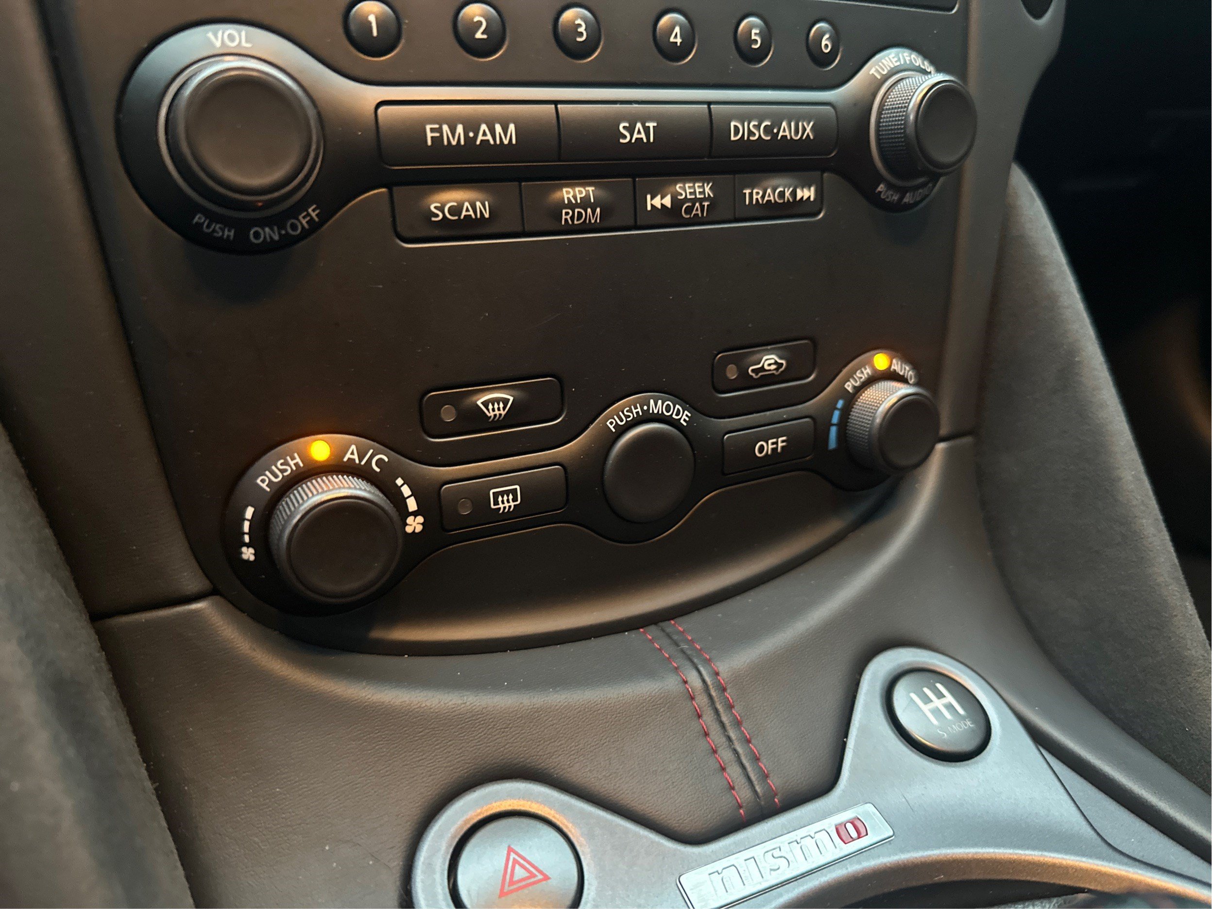 Used 2016 Nissan 370Z NISMO RWD image 30