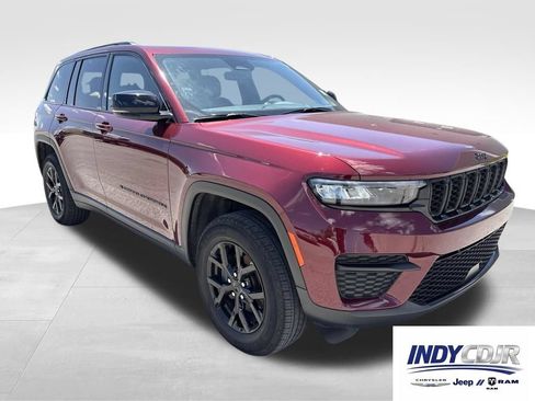 Used 2024 Jeep Grand Cherokee Altitude AWD/4WD image 3