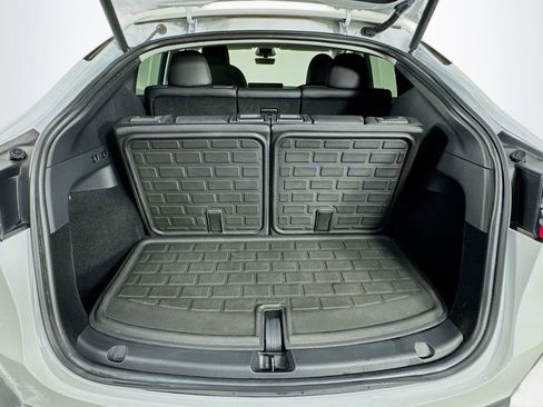 Used 2023 Tesla Model Y Long Range image 31