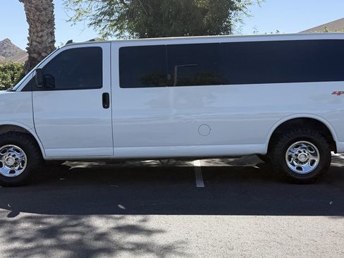 Used 2020 Chevrolet Express 3500 LS RWD image 2