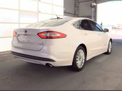 Used 2014 Ford Fusion SE w/ Equipment Group 502A FWD image 2