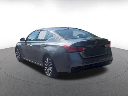 Used 2025 Nissan Altima 2.5 SV FWD image 10