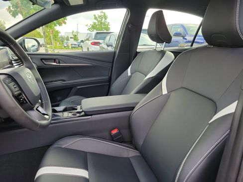 Used 2025 Toyota Camry SE image 23