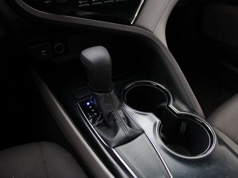 Used 2018 Toyota Camry L image 14