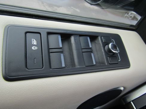 Used 2016 Land Rover Range Rover Sport HSE image 11