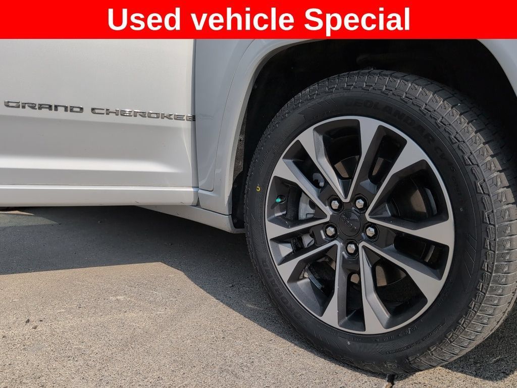 Used 2022 Jeep Grand Cherokee L Overland w/ Luxury Tech Group IV AWD/4WD image 33
