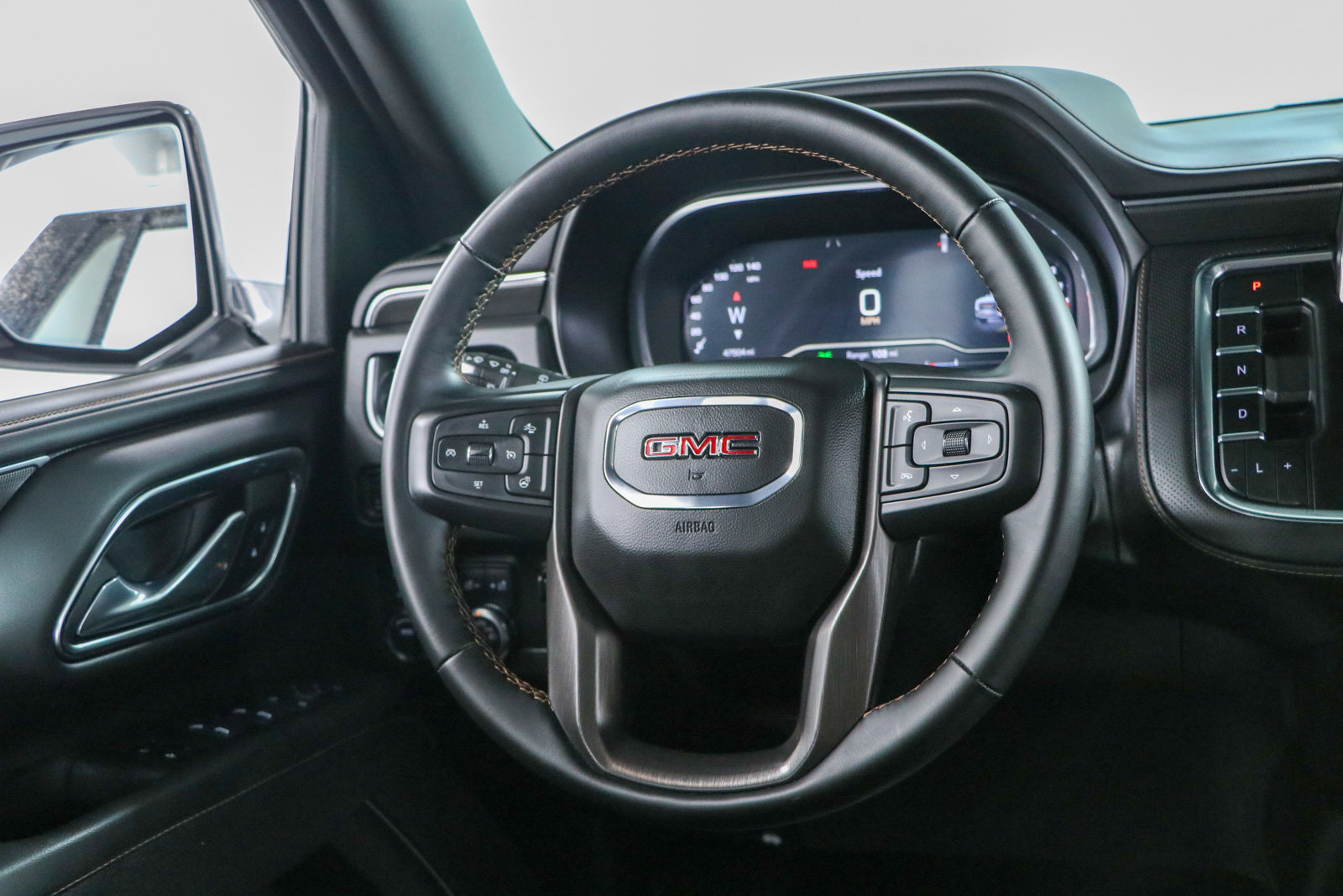 Used 2023 GMC Yukon AT4 w/ Technology Package AWD/4WD image 13