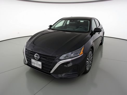 Used 2025 Nissan Altima 2.5 SV image 3