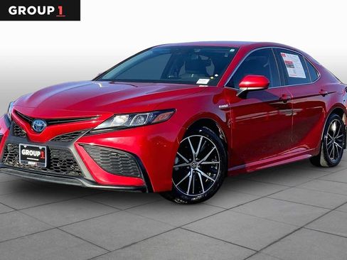Used 2021 Toyota Camry SE FWD image 1