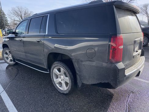 Used 2020 Chevrolet Suburban Premier image 3