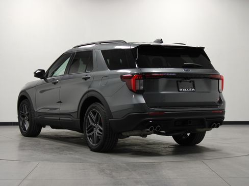 Used 2025 Ford Explorer ST image 6