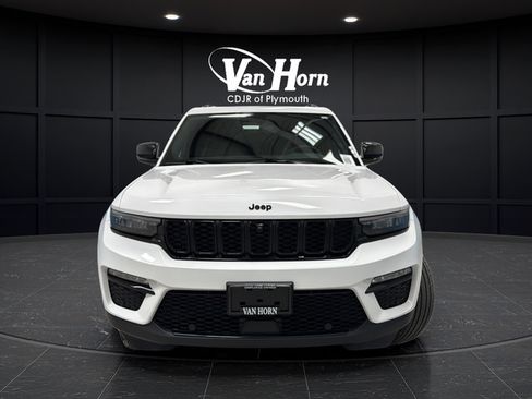 Certified 2024 Jeep Grand Cherokee Limited w/ Luxury Tech Group II AWD/4WD image 2