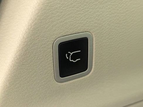 Certified 2023 Chrysler Voyager LX image 28