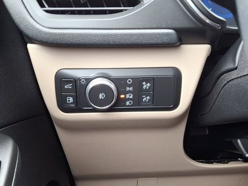 Used 2020 Ford Escape Titanium FWD image 23