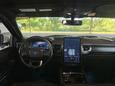 Used 2023 Ford Expedition Limited RWD image 25