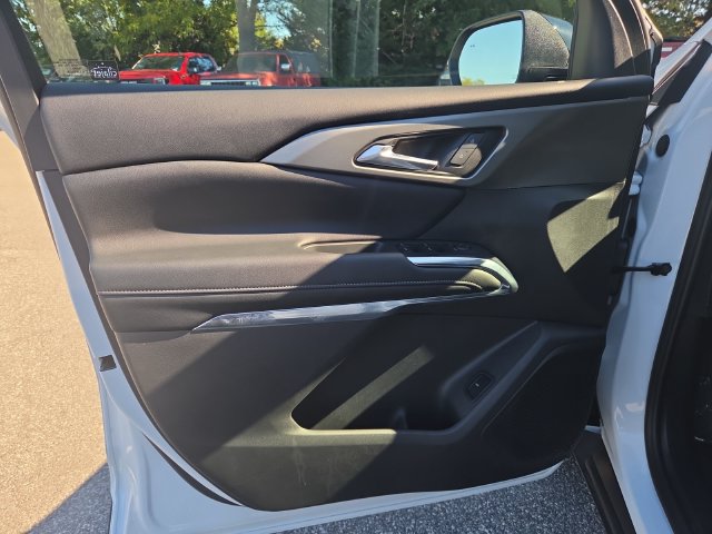 Used 2026 Chevrolet Traverse LT w/ LPO, Floor Liner Package FWD image 11