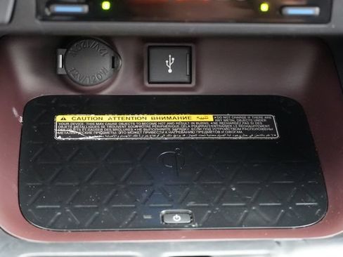 Used 2021 Toyota RAV4 Limited AWD/4WD image 38