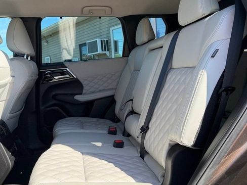 Used 2023 Mitsubishi Outlander SEL AWD/4WD image 12