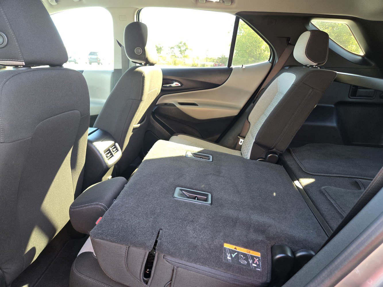 Used 2023 Chevrolet Equinox LT w/ Driver Convenience Package AWD/4WD image 28