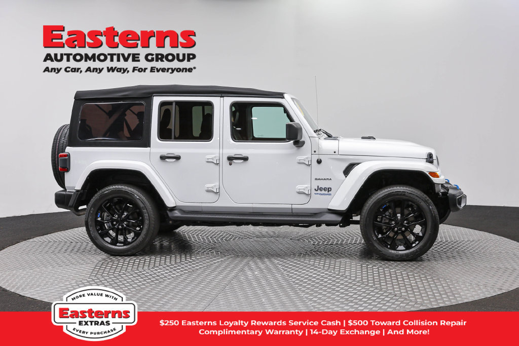 Used 2022 Jeep Wrangler Unlimited Sahara w/ Cold Weather Group AWD/4WD image 5