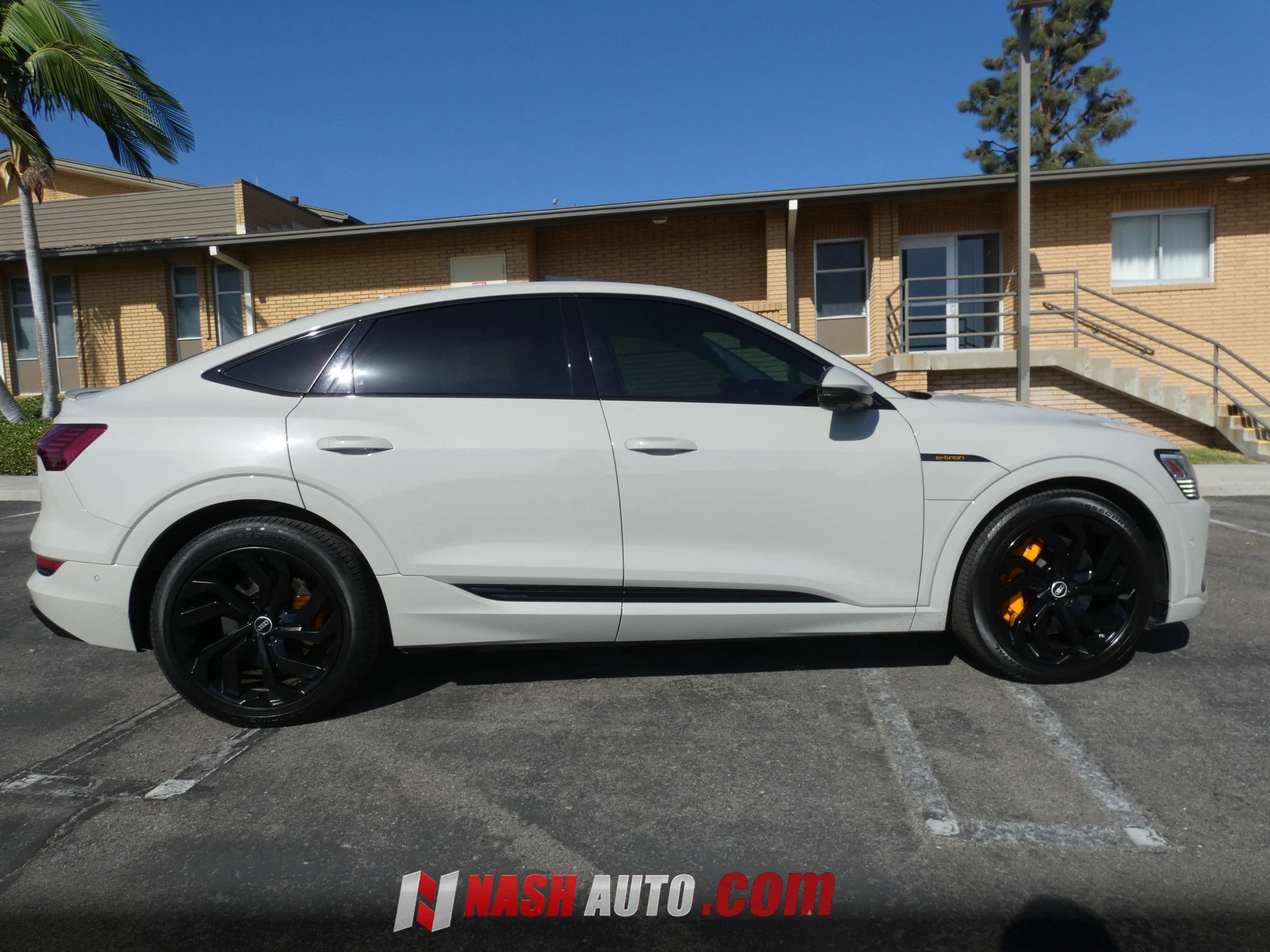 Used 2022 Audi e-tron Premium Plus w/ Premium Plus Package AWD/4WD image 7
